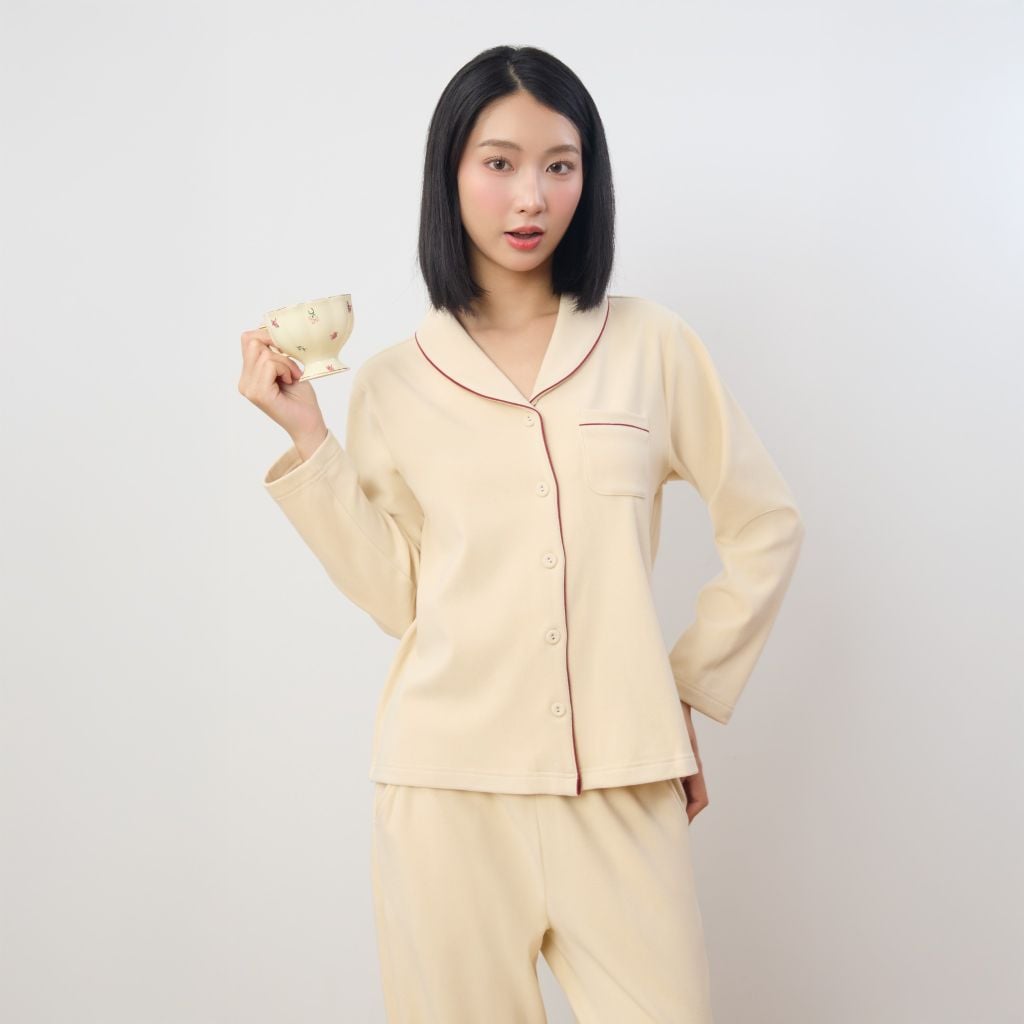Bộ WINNY mặc nhà nỉ nhung quần dài tay dài màu be nhạt 1MNNN25001D