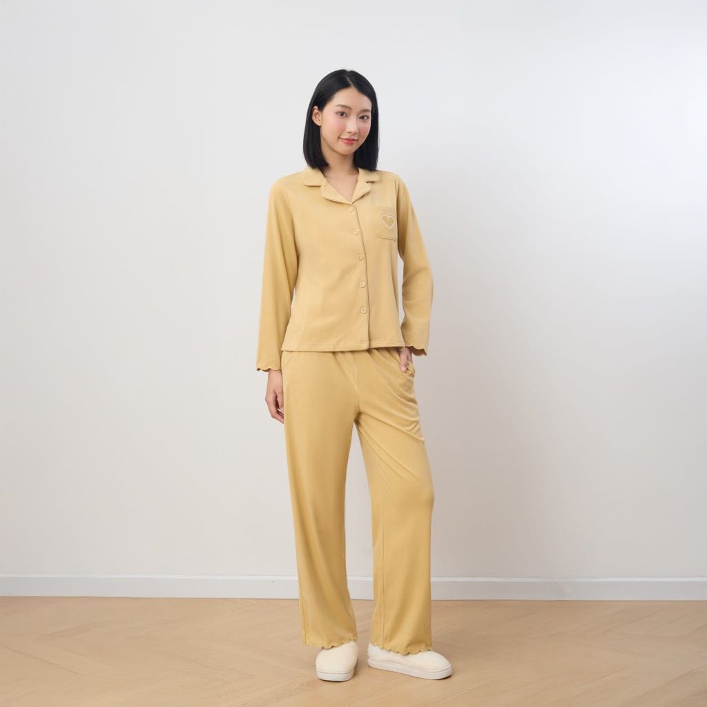 Bộ WINNY mặc nhà nỉ nhung quần dài tay dài màu vàng 1MNNN25004D
