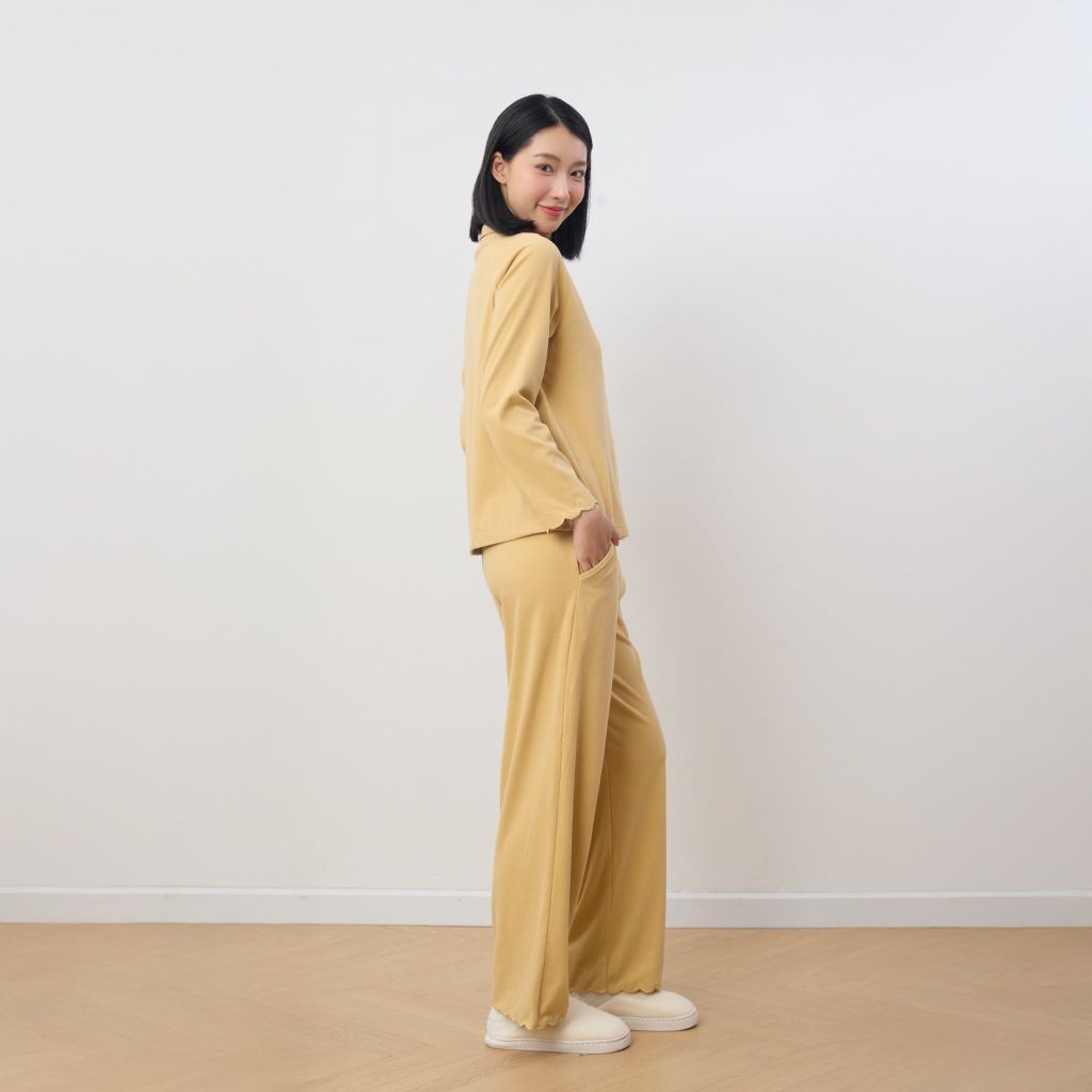 Bộ WINNY mặc nhà nỉ nhung quần dài tay dài màu vàng 1MNNN25004D
