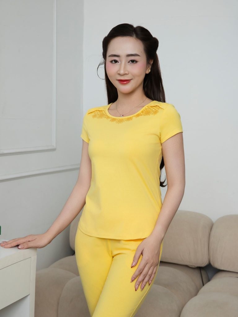 Bộ WONNER by WINNY mặc nhà cotton CVC quần lửng tay ngắn màu vàng 2MNCV26007L