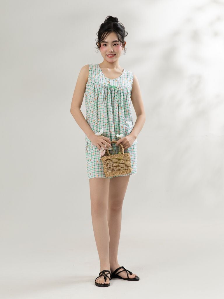 Bộ WONNER by WINNY mặc nhà tole lanh quần ngắn không tay màu kẻ caro xanh lá 2MNLA26004N
