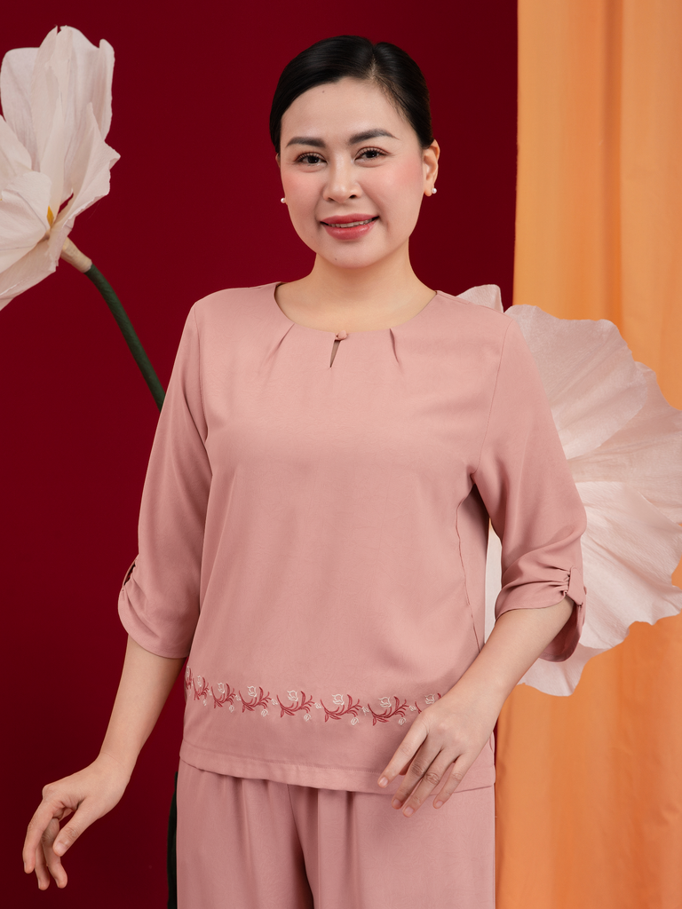 Bộ WONNER by WINNY mặc nhà lụa gấm quần dài tay lửng màu be 2MNLG26005D