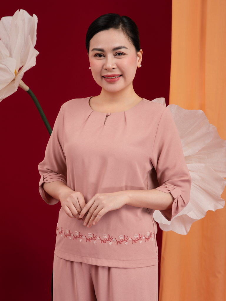 Bộ WONNER by WINNY mặc nhà lụa gấm quần dài tay lửng màu be 2MNLG26005D