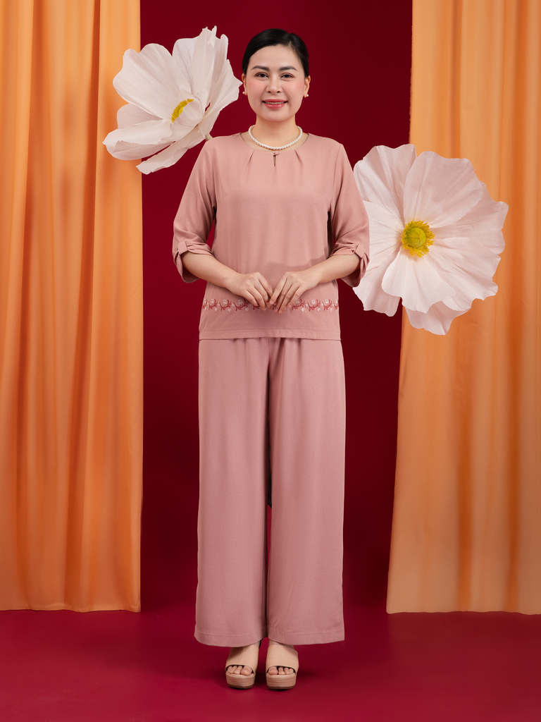 Bộ WONNER by WINNY mặc nhà lụa gấm quần dài tay lửng màu be 2MNLG26005D