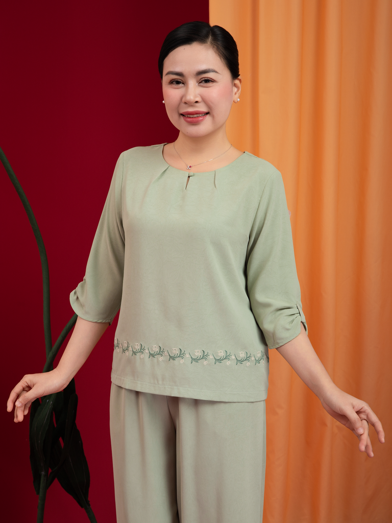 Bộ WONNER by WINNY mặc nhà lụa gấm quần dài tay lửng màu xanh lá nhạt 2MNLG26004D
