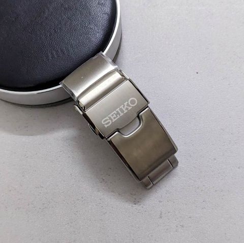 khoa-day-thep-seiko-diver-6R-chinh-hang-1