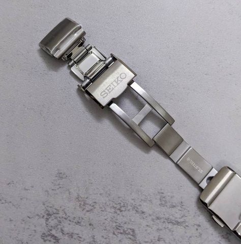 khoa-day-thep-seiko-diver-6R-chinh-hang-1