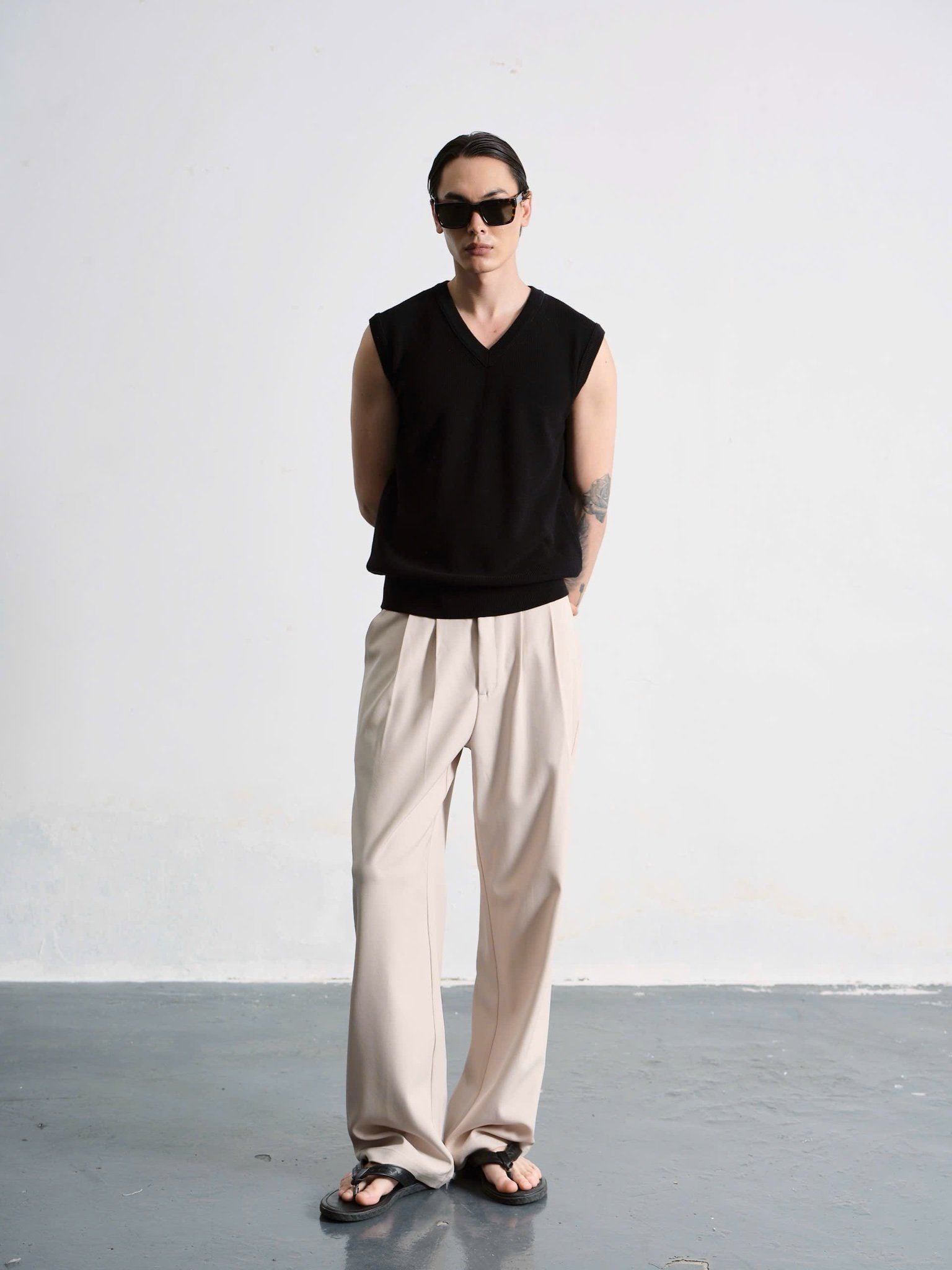  MAVERIK® V-NECK KNIT VEST ( BLACK ) 