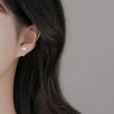  Bông tai móc kiểu khung bạc hoa 5 cánh kiểu dáng cá tính - Stella Pearl E58308 