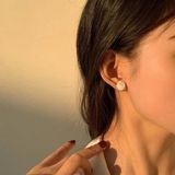  Bông Tai Hoa Hồng Khảm Vỏ Trai Sò 11–12mm Đinh Chốt Bạc S925 – Stella Pearl E510404 