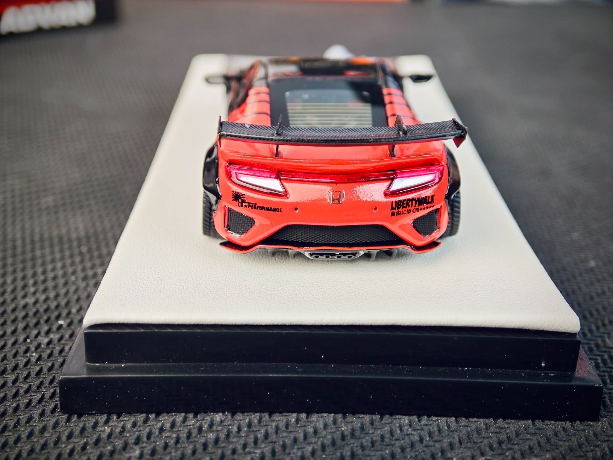 Mô Hình Tĩnh 1:64 Honda NSX LBWK Advan - Timothy&Pierre 1:64 – DaboxToys