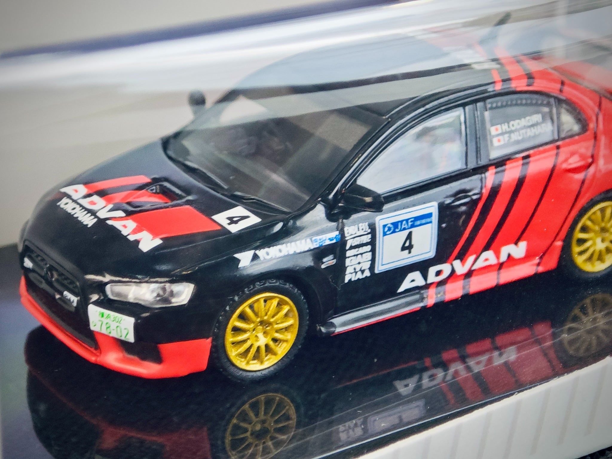 Mitsubishi Lancer Evo X Advan - Tarmac Works 1:64 – DaboxToys