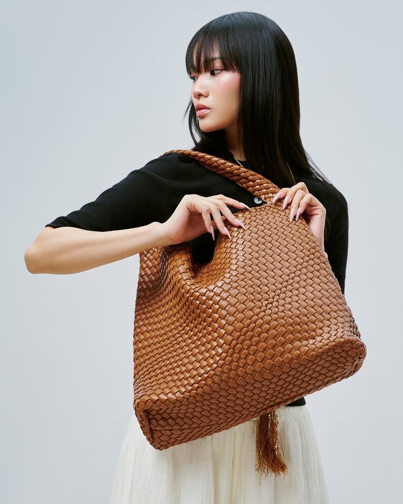 Túi đan đeo vai size lớn LOOM HOBO BAG màu nâu SHO 0006 - TMB of Vascara