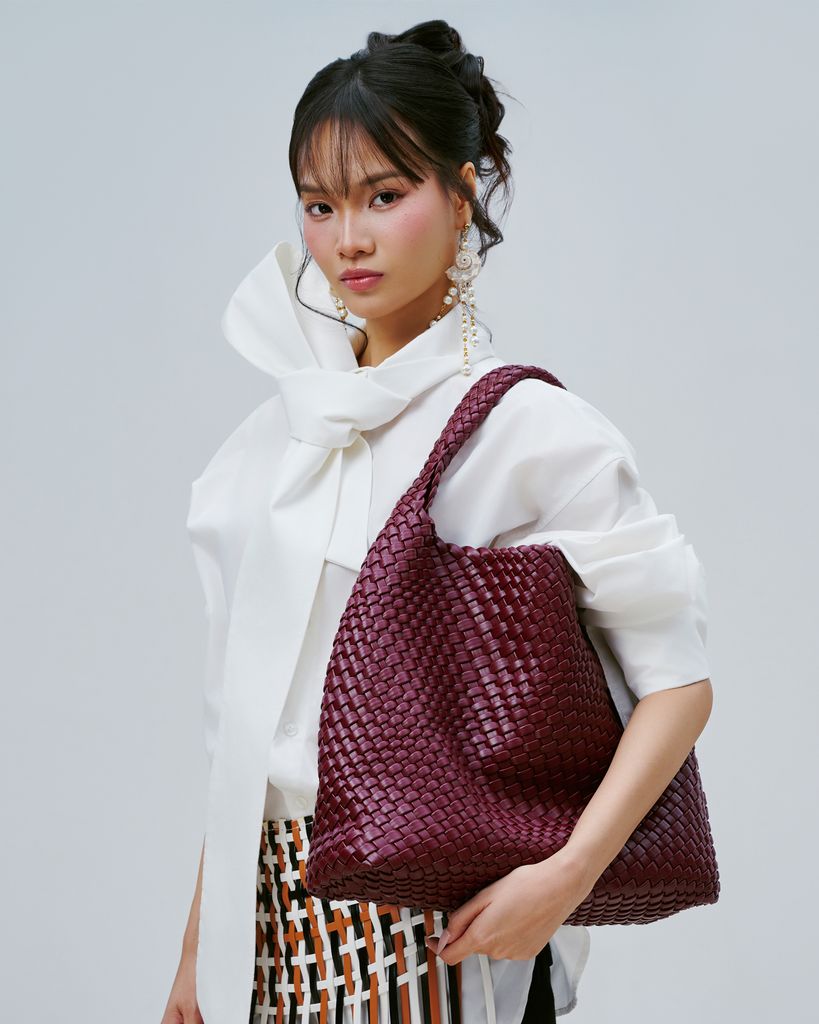 Túi đan đeo vai size lớn LOOM HOBO BAG màu đỏ SHO 0006 - TMB of Vascara