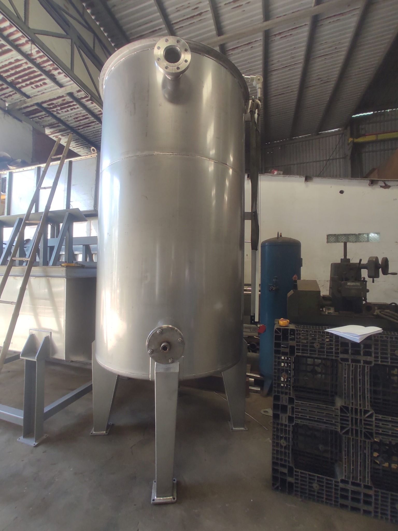 Xe bin chứa thịt, Bồn rửa, Bàn ghế inox