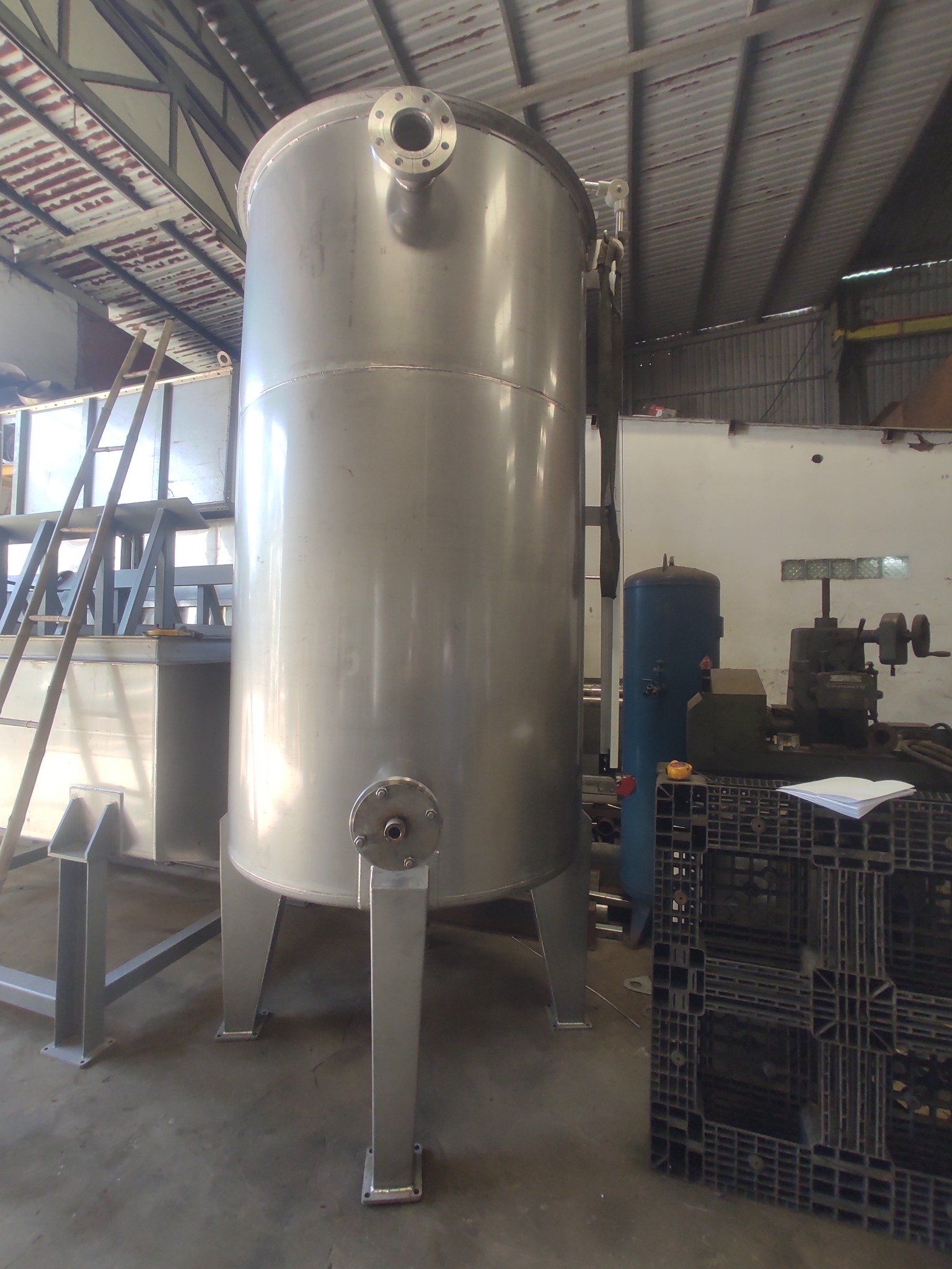 Cung cấp và lắp đặt bồn inox dụng cụ inox