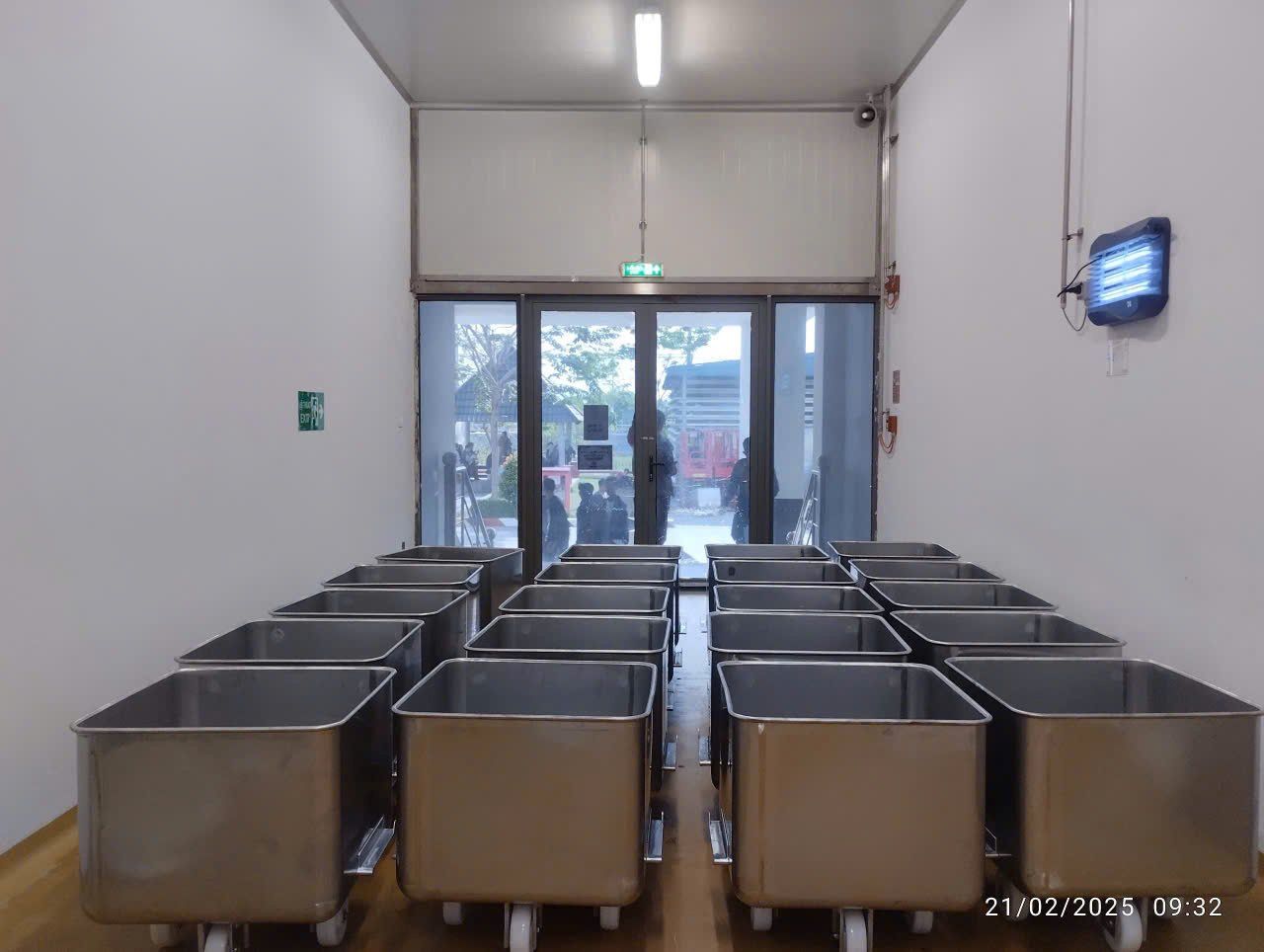 Cung cấp và lắp đặt bồn inox dụng cụ inox