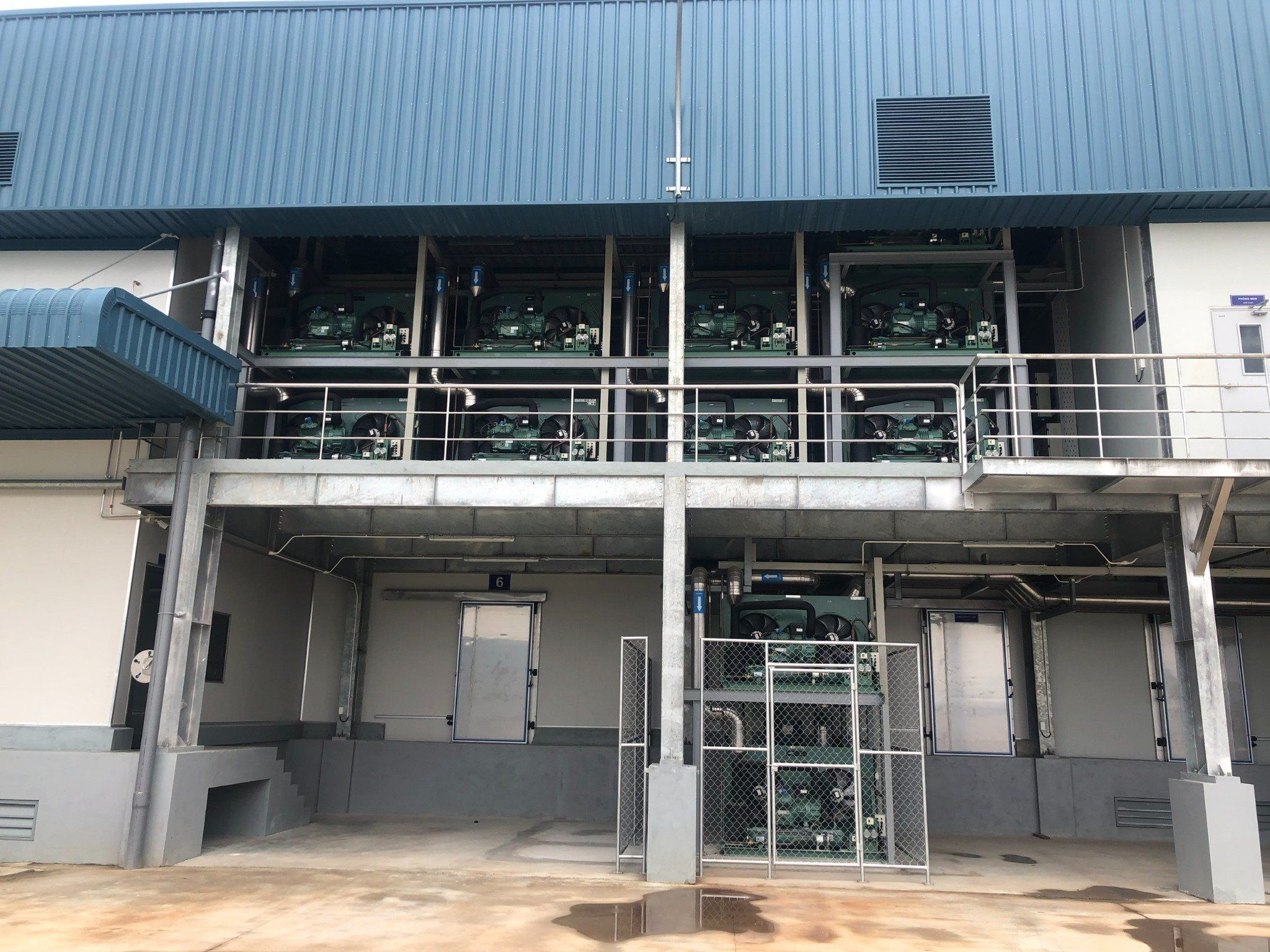 Xây dựng nhà máy giết mổ heo