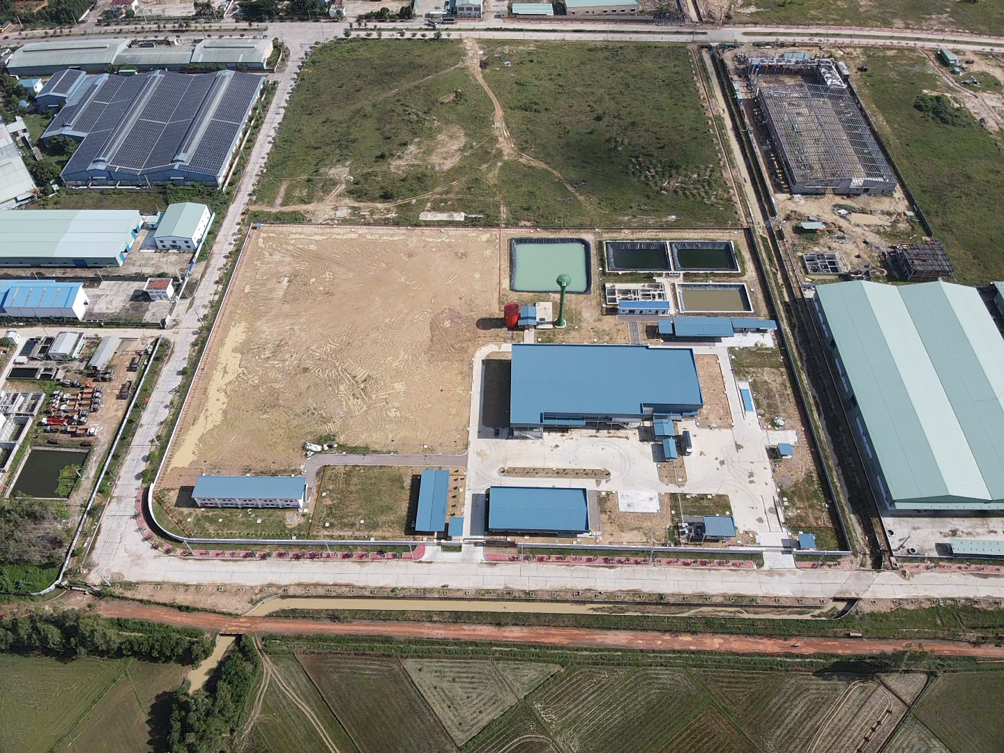 Xây dựng nhà máy giết mổ heo