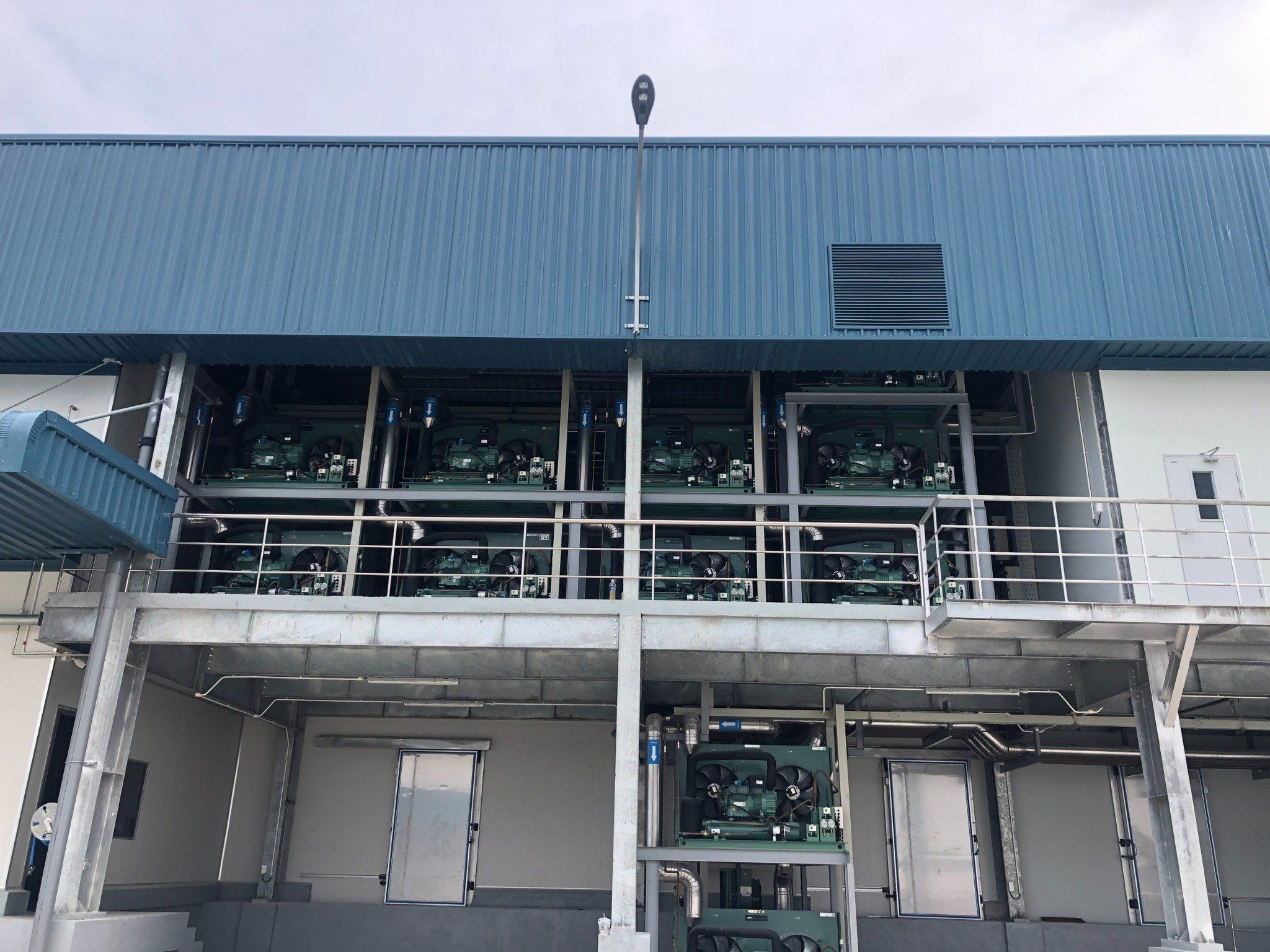 Xây dựng nhà máy giết mổ heo