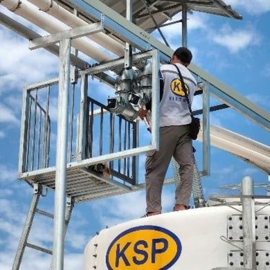 Hệ thống lồng và thang bảo trì