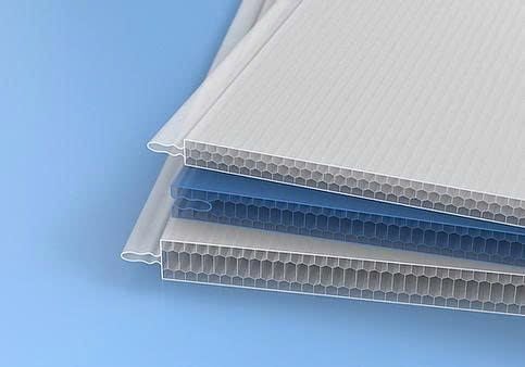  Tấm polycarbonate rỗng làm trần nhà 