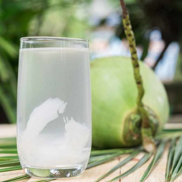  Nước dừa (Coconut Water) 