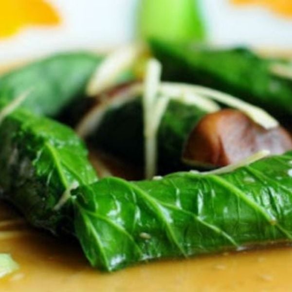  Chả cá thác lác cuốn cải xanh (Snakehead Fish Cakes Wrapped in Mustard Greens) 