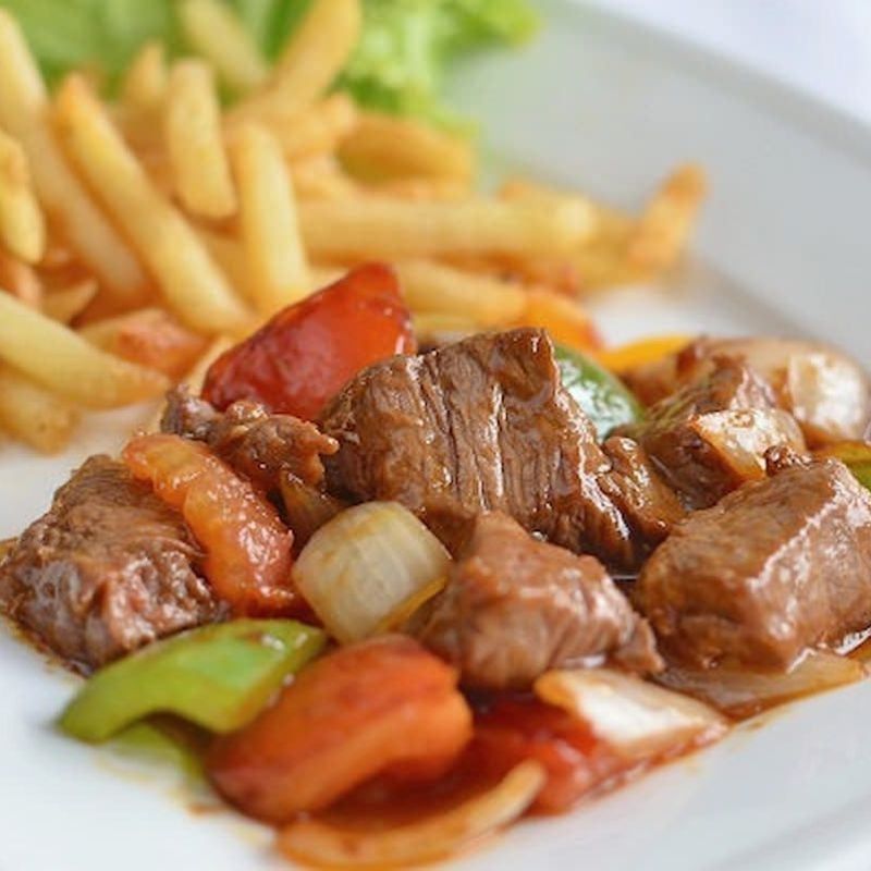  Bò lúc lắc khoai tây (Stir-Fried Beef Cubes with French Fries) 