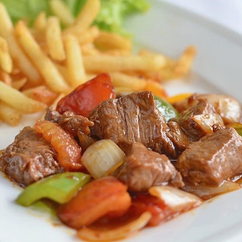  Bò lúc lắc khoai tây (Stir-Fried Beef Cubes with French Fries) 