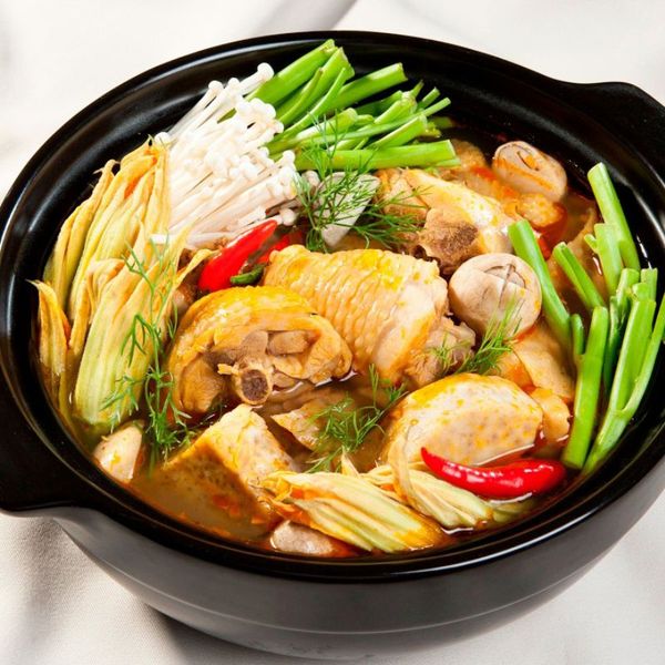  Gà nòi Hầm Sả (Braised with Lemongrass) 