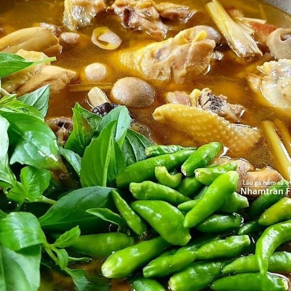  Gà nòi Tiềm Ớt Hiểm (Stewed with Spicy Chili) 