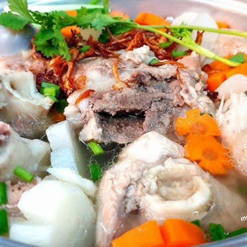  Lẩu xí quách (Pork Bone Hotpot) 