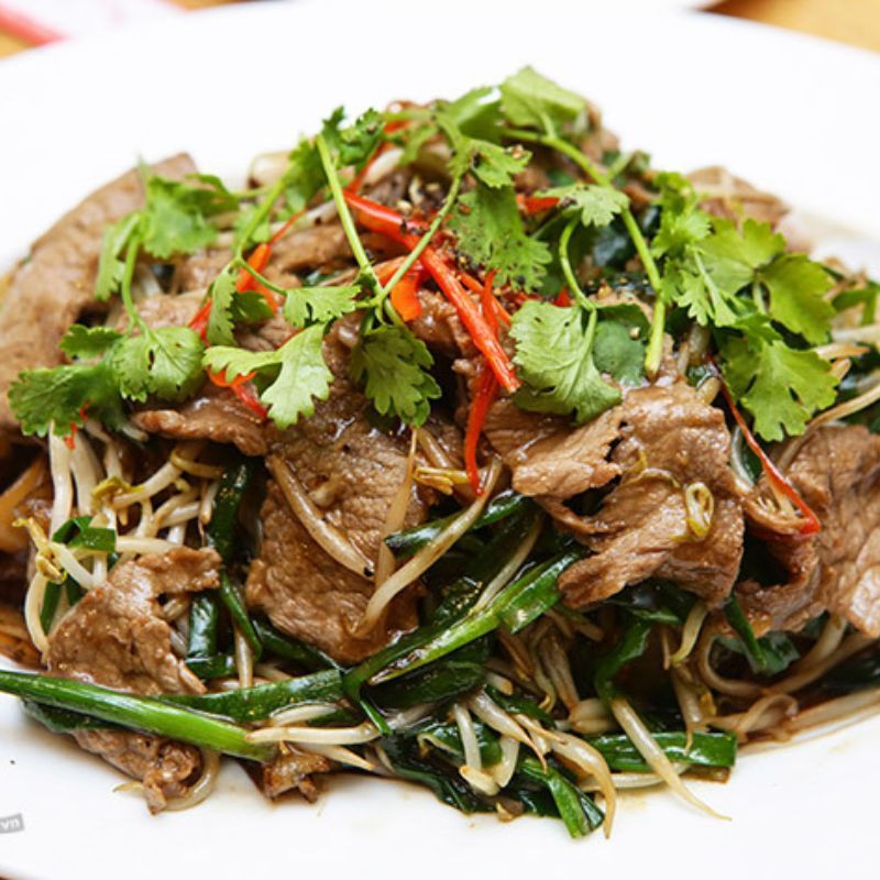  Hủ tiếu áp chảo bò (Pan-Fried Rice Noodles with Beef) 