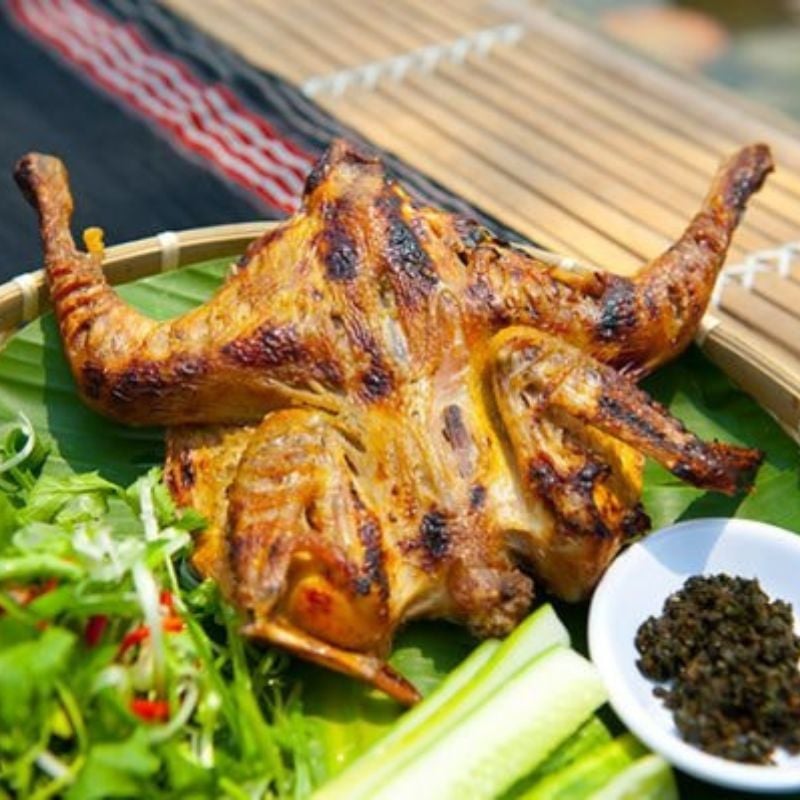  Gà Bản Đôn (Ban Don Chicken) 