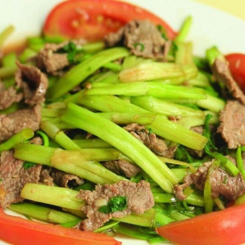  Cần nước xào bò (Chinese Celery Stir-Fried with Beef) 