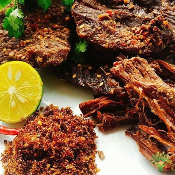  Bò 1 nắng muối trứng kiến (Sun-dried Beef with Ant Egg Salt) 