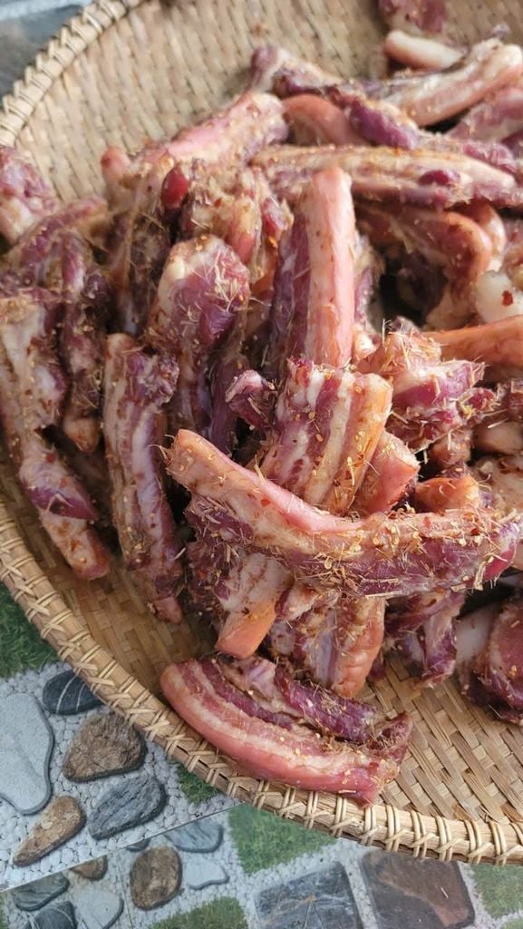 Ba Chỉ 1 Nắng Tặng Kèm Muối KIến Vàng - 1Kg