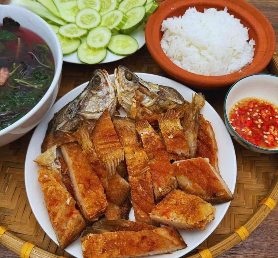 Cá Thát Lát Rút Xương - Con