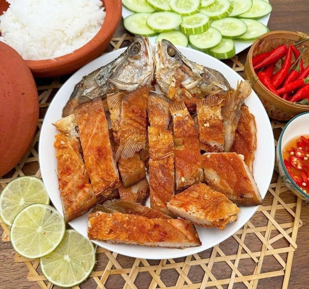 Cá Thát Lát Rút Xương - Con