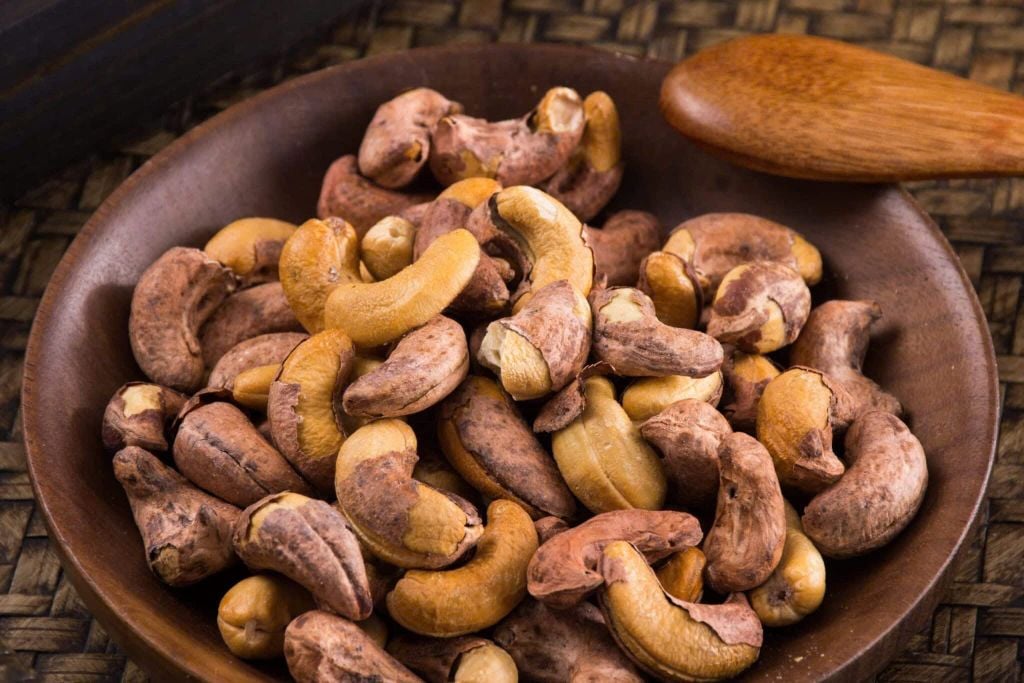 Hạt Điều Rang Muối Nguyên Vỏ Loại 1 - Hộp 500Gr