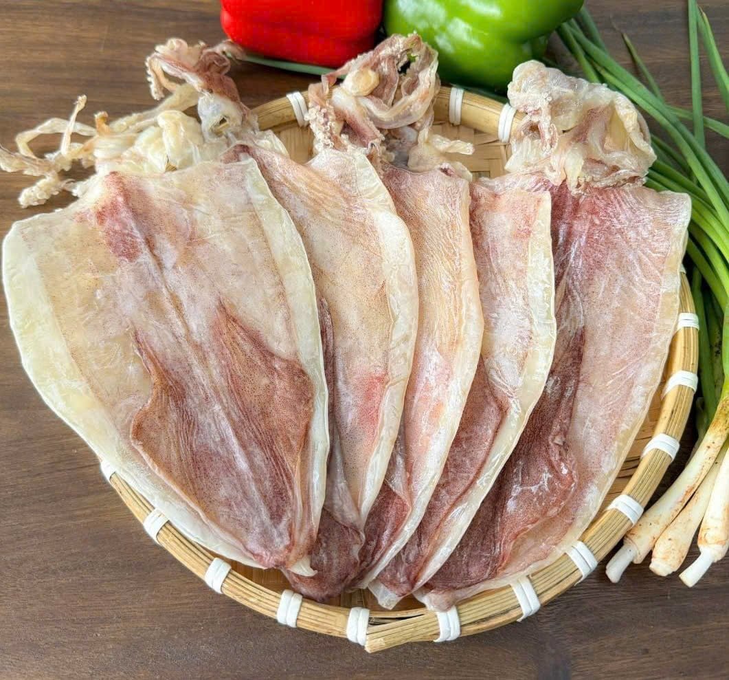 Gửi khô mực Việt Nam đi Ý: Món đặc sản khô được ưa chuộng, dễ gửi và giữ trọn hương vị biển Việt