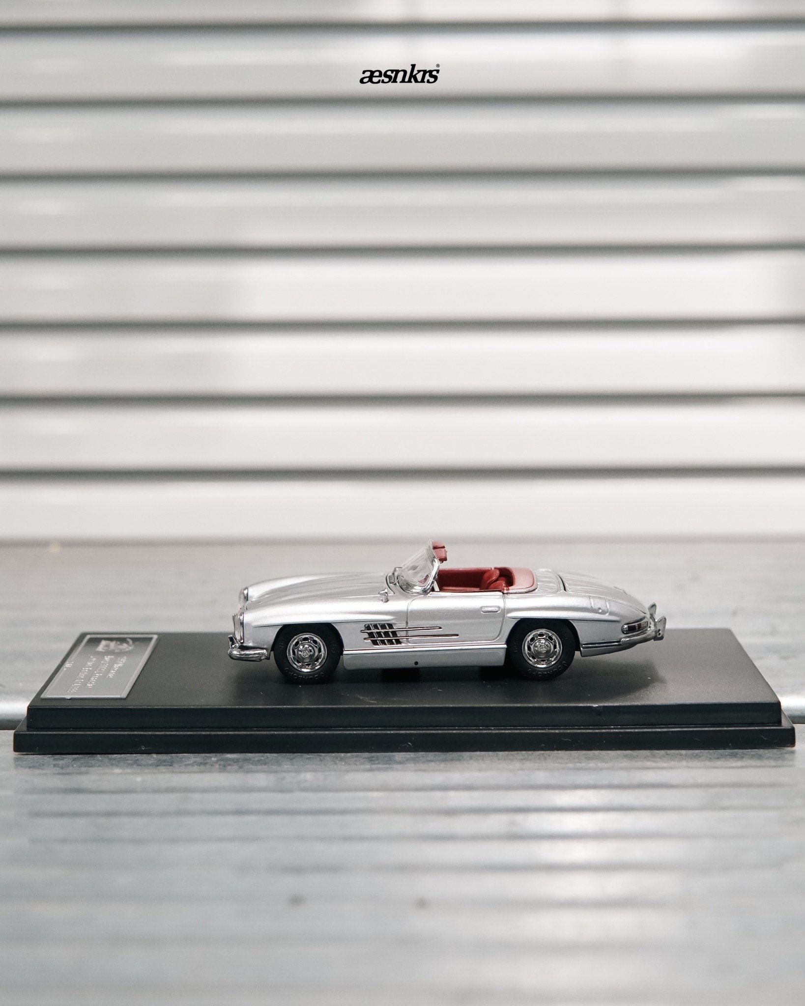  YS MODEL 1:64 MERCEDES-BENZ 300SL ROADSTER LIMITED EDITION 014/399 