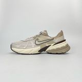  NIKE V2K RUN CREAM FD0736-103 