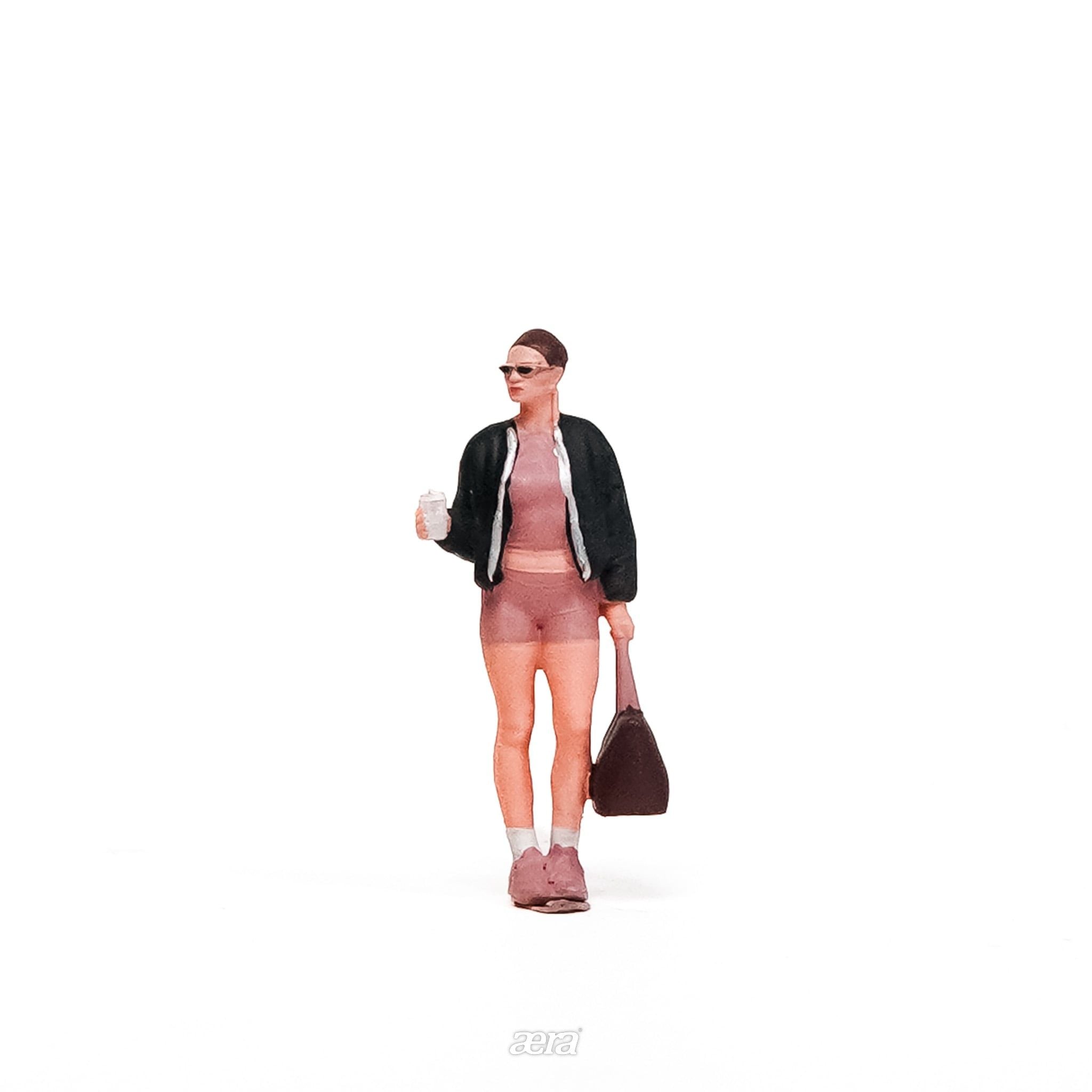  DAI FIGURE - 1/64 ACTIVE TOTE LADY - DAICHAR00037. 