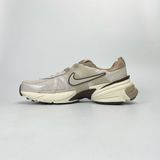  NIKE V2K RUN CREAM FD0736-103 