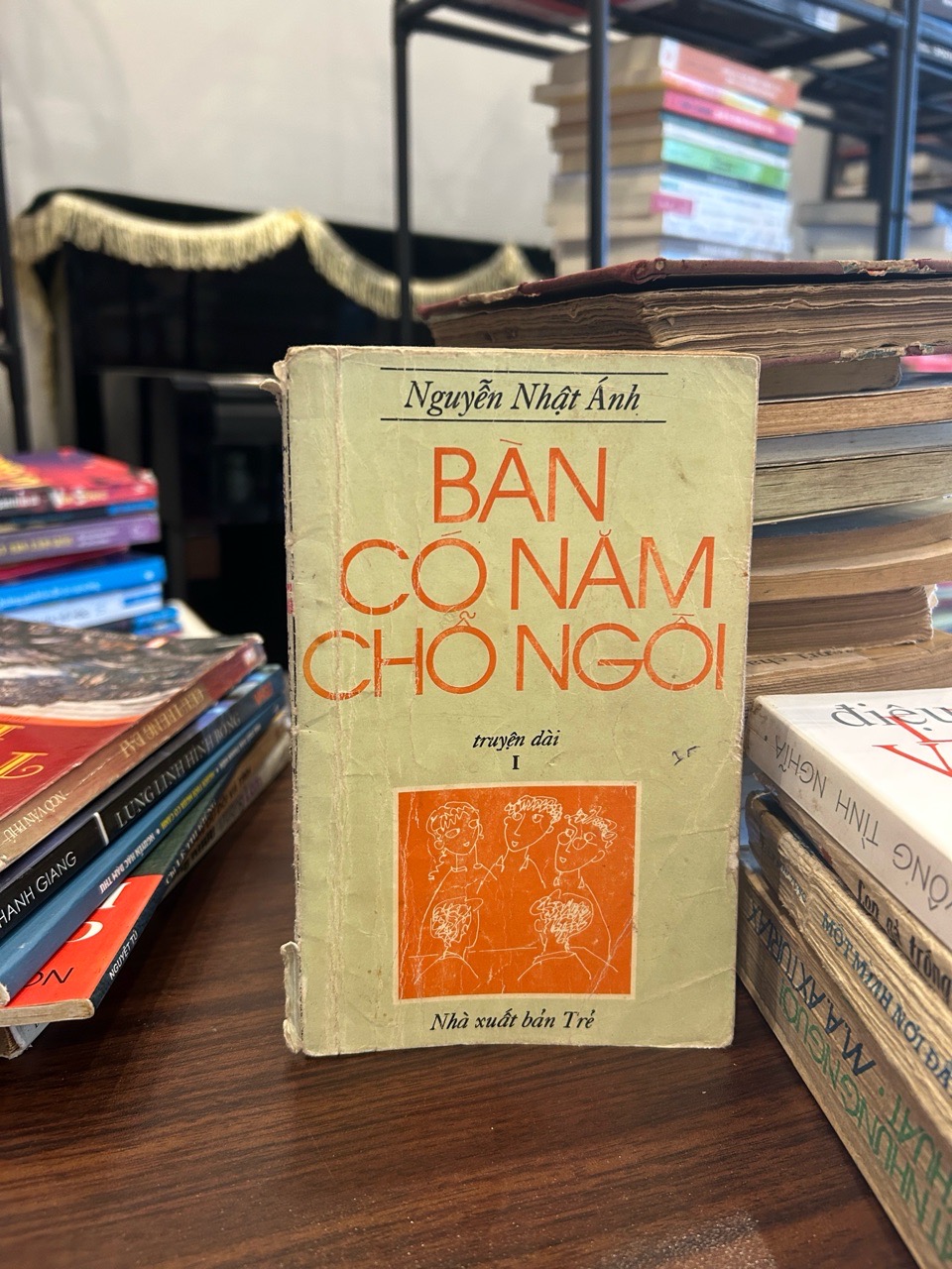 Bàn có năm chỗ ngồi- Nguyễn Nhật Ánh