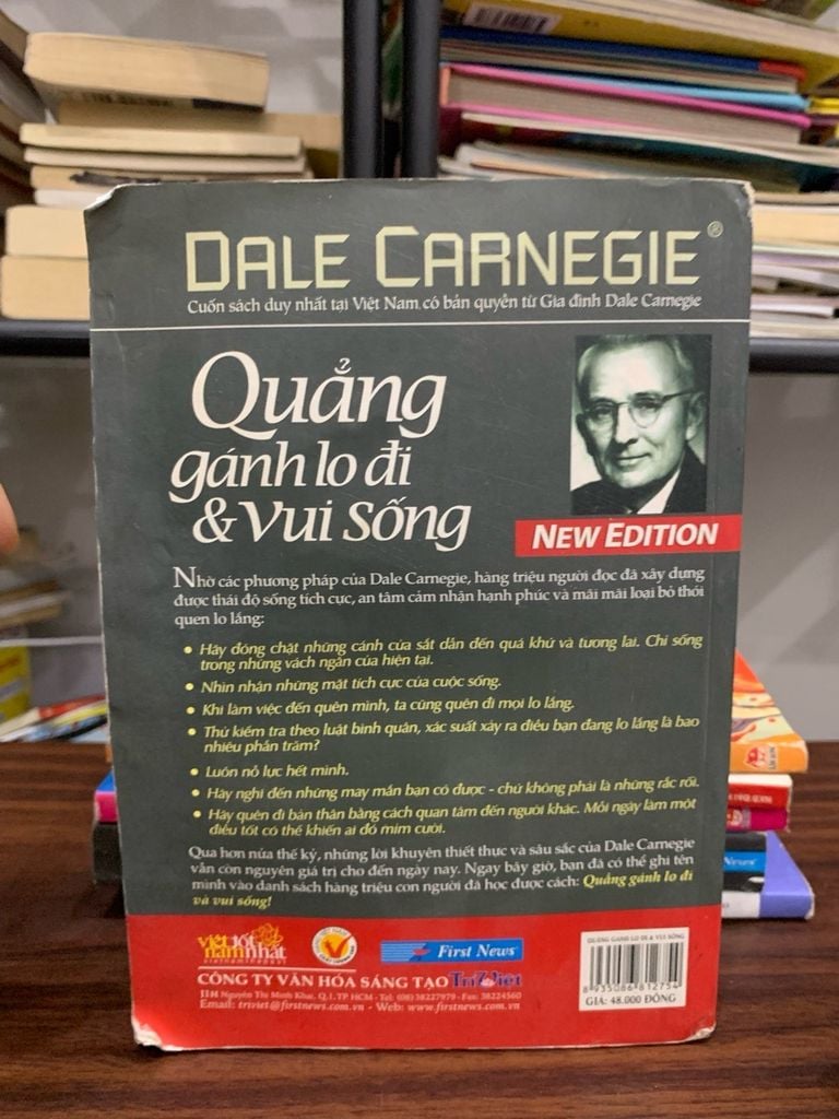 Quẳng gánh lo đi và vui sống (How to Stop Worrying and Start Living) – Dale Carnegie - Ảnh chụp thực tế