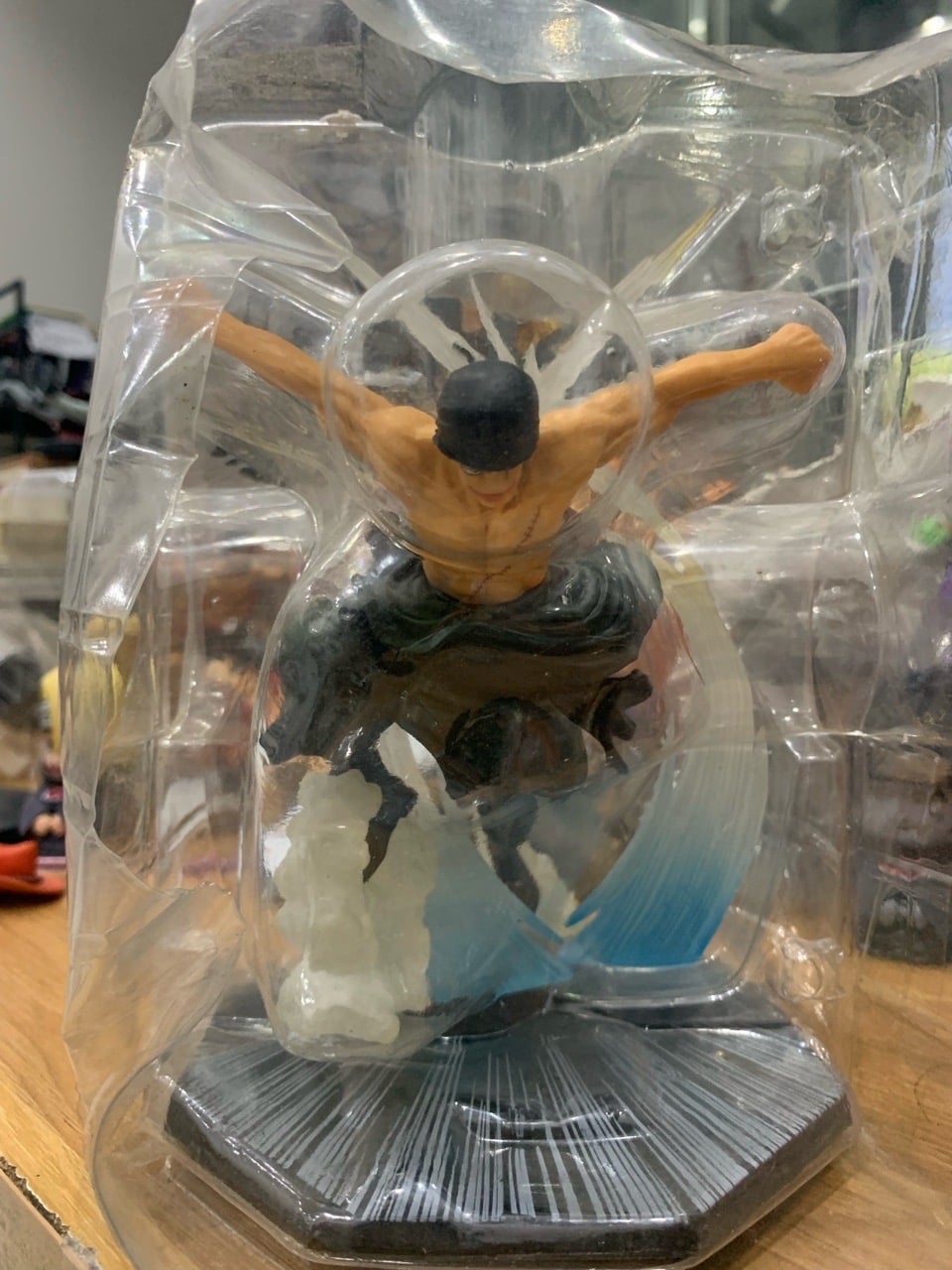 Mô hình Roronoa Zoro chiến đấu cao 18cm - Phiên bản LED và 2 đầu thay thế