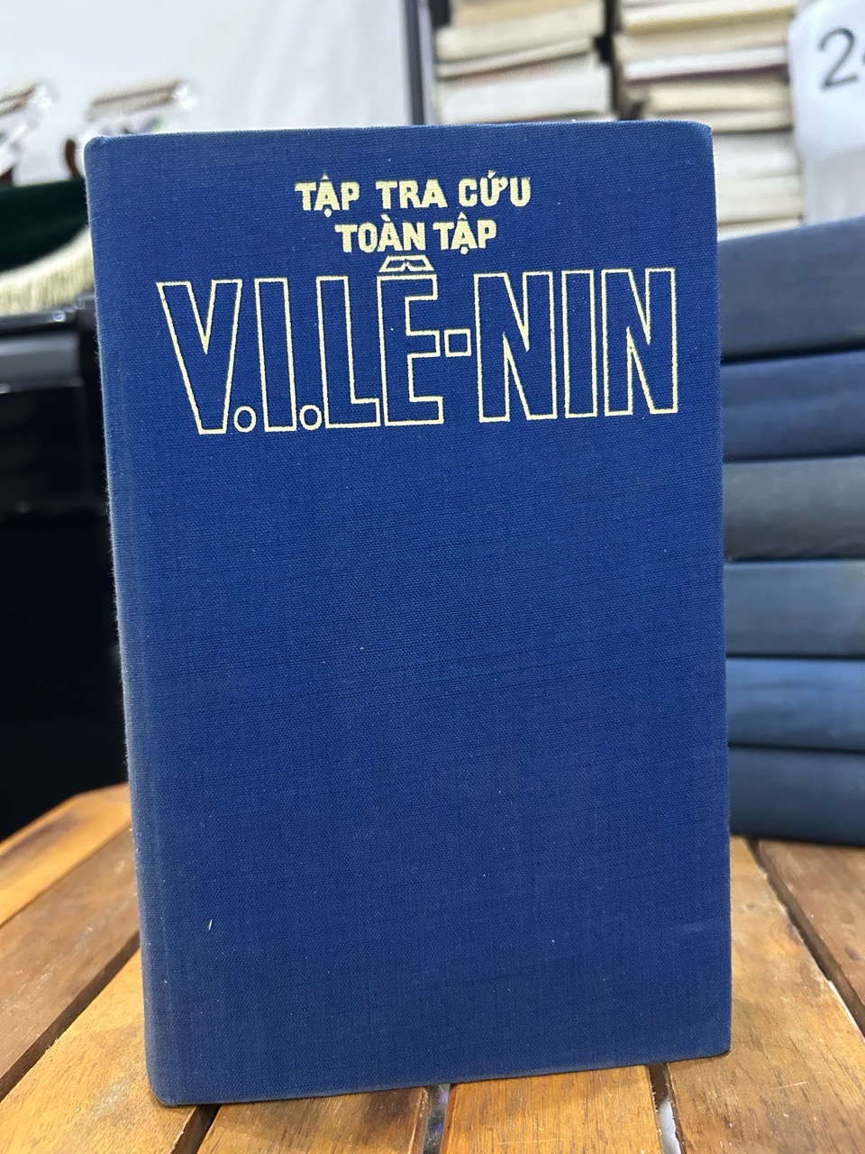 Chi tiết gáy và trang ruột sách V.I. Lênin Toàn tập – Tập 1 – Vladimir Ilyich Lenin (V.I. Lênin) trên Mecobooks